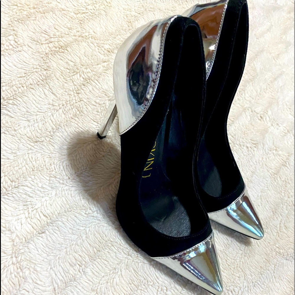 Mackin J NEW Black/Silver stiletto pumps.